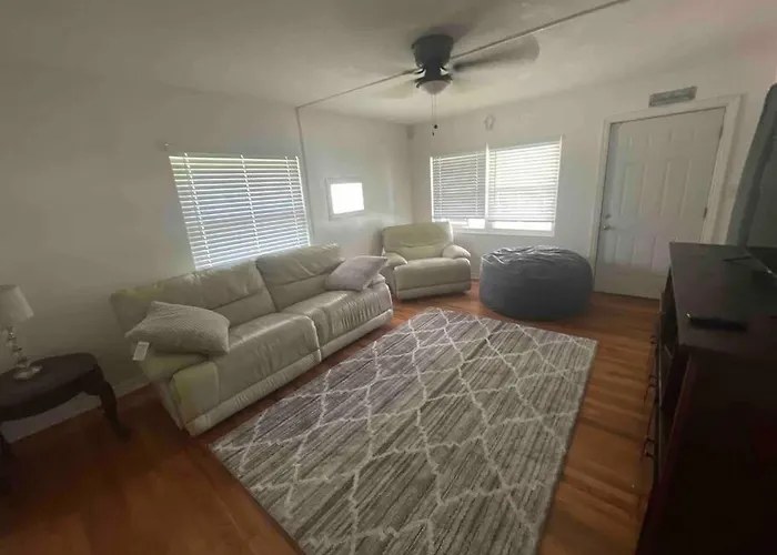 Cozy House On The Hill Apartment Tallahassee